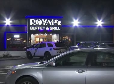 南费城Royal烧烤自助餐厅外圣诞夜发生枪击案,13岁少年及其家人遭枪击